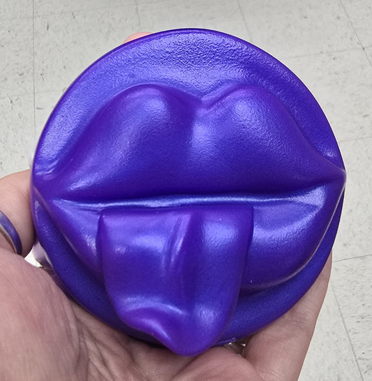 ONE OF A KIND Mouthing Off Purple saddle
